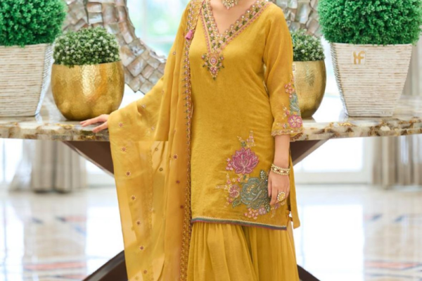 Zehra Embroidered Kurta Set